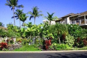 Condo, 2 Bedrooms | Property grounds