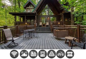 Outdoor dining - Rise And Shine 3 Bedroom Cabin (Gatlinburg)