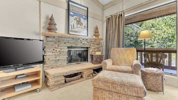 Condo, 2 Bedrooms | Living area