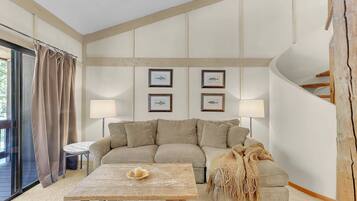 Condo, 2 Bedrooms | Living area