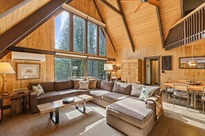 Nhà, 2 phòng ngủ | Khu phòng khách