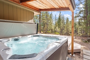 House, 2 Bedrooms | Outdoor spa tub - Forest Chal A 1 Bedroom Home (Bend)