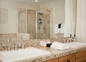 Daire, 2 Yatak Odası | Banyo | Havlu, şampuan 
