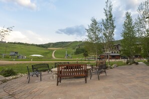 Condo, 2 chambres | Restauration en plein air