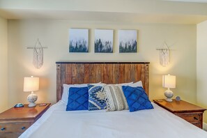 Condo, 2 Bedrooms