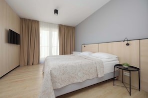 1 Schlafzimmer, Schreibtisch, Bügeleisen/Bügelbrett, Reisekinderbett
