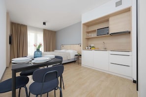 1 Schlafzimmer, Schreibtisch, Bügeleisen/Bügelbrett, Reisekinderbett