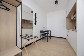Interior - Functional Studio | 140 m to Metro | Pet Friendly (Warszawa)