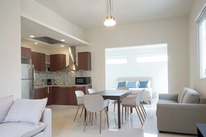 Interior - Relaxing Patio, Minutes to Sandy Shores (San Juan)