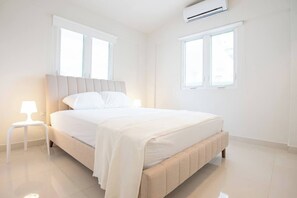 3 bedrooms, WiFi, bed sheets - Relaxing Patio, Minutes to Sandy Shores (San Juan)