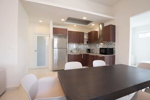 Dining - Relaxing Patio, Minutes to Sandy Shores (San Juan)