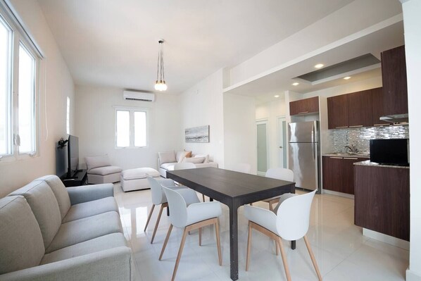 TV - Relaxing Patio, Minutes to Sandy Shores (San Juan)