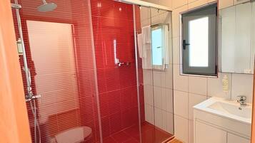 Standard Double Room | Bathroom