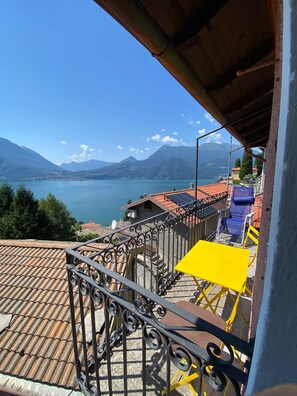 Property grounds - Apartment "Casa dai Nonni" Cozy apartment with beautiful lake view (Perledo)