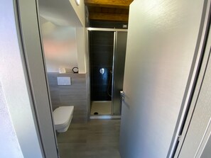 Shower, hair dryer, bidet, towels - Apartment "Casa dai Nonni" Cozy apartment with beautiful lake view (Perledo)
