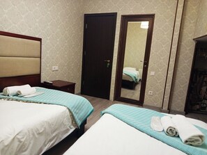 Quarto duplo econômico, vista para o pátio