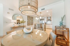 Dining - Beachcomber 22 by Grand Cayman Villas (Seven Mile Beach)