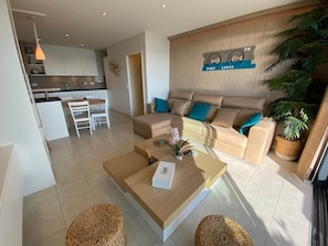 TV - REF 231 Port-Louis apartment type 2 terrace sea view (Port-Louis)