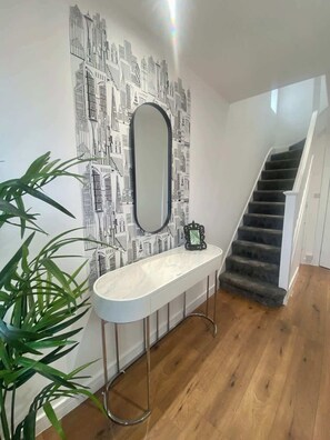 Interior - Twickenham House Sleeps 7 with Parking - Isleworth (Greater London)