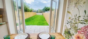 Twickenham House Sleeps 7 with Parking - Isleworth