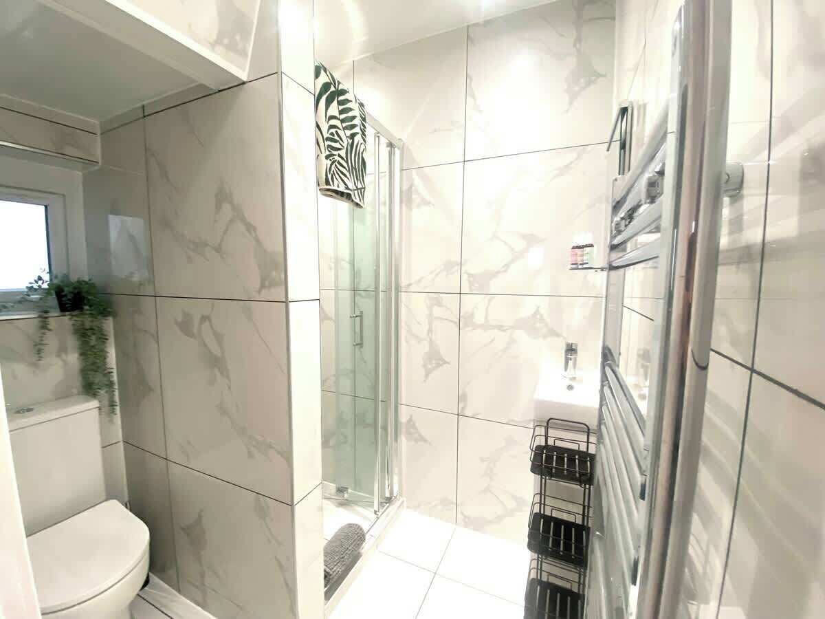 Shower, hair dryer, shampoo