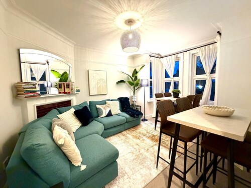 Detached 4 Bedroom Earlham House with Ample Private Parking