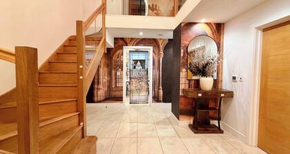 Welcome to the House of Brilliant Brains