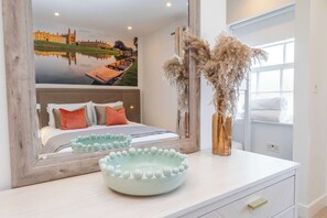 5 chambres, fer et planche à repasser, Wi-Fi, draps fournis