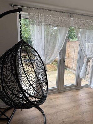 Interior - Victoria House - 4 Cosy Bedrooms for Large Groups (Littleport)
