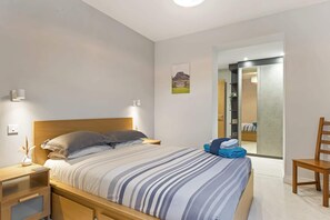 2 bedrooms, iron/ironing board, WiFi, bed sheets - Modern Apartment, Private Parking, Plymouth (Plymouth)
