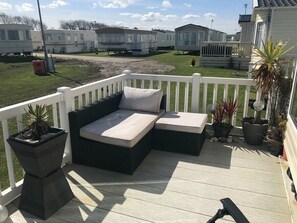 Terrace/patio - Lido Beach Holiday Park - Holiday Accommodation 7253 (Prestatyn)