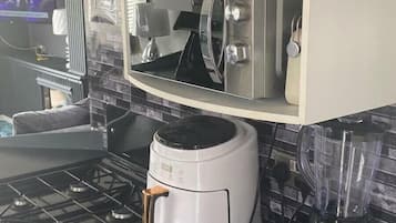 Cookware/dishes/utensils