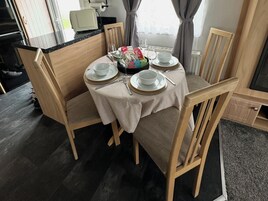 Cottage | Dining
