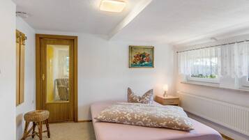 3 bedrooms, WiFi, bed sheets