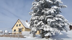 Unclassified image, 4 of 24, button - Holiday Home 'Ferienhaus Für 5 Personen 80 M² In' with Mountain View, Private Garden and Wi-Fi (Muldenhammer)