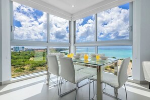 Dining - Oceanfront Corner 3 bedroom 3 Bath Condominium (Noord)