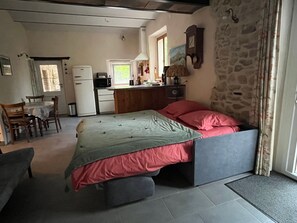 1 chambre, fer et planche à repasser, Wi-Fi, draps fournis