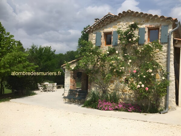 Unclassified image, 1 of 30, button - Holiday Home "Gîte - À l’ombre des Mûriers" with Shared Terrace, Wi-Fi & Air Conditioning (Bagard)