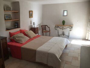 Unclassified image, 4 of 30, button - Holiday Home "Gîte - À l’ombre des Mûriers" with Shared Terrace, Wi-Fi & Air Conditioning (Bagard)