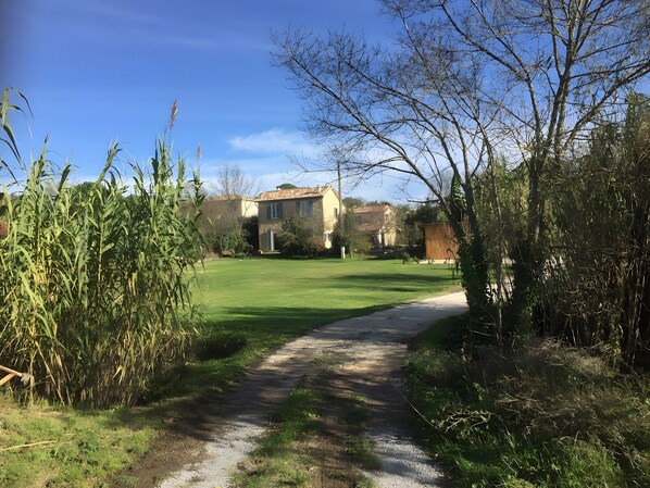 Unclassified image, 1 of 30, button - Holiday Home "Gîte - À l’ombre des Mûriers" with Shared Terrace, Wi-Fi & Air Conditioning (Bagard)