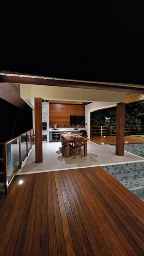Outdoor dining - Luxury house in contact with nature and private pool in Praia do Forte (Açu da Torre)