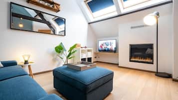 Superior-værelse | Opholdsområde | 24-tommers smart-tv med digitale kanaler