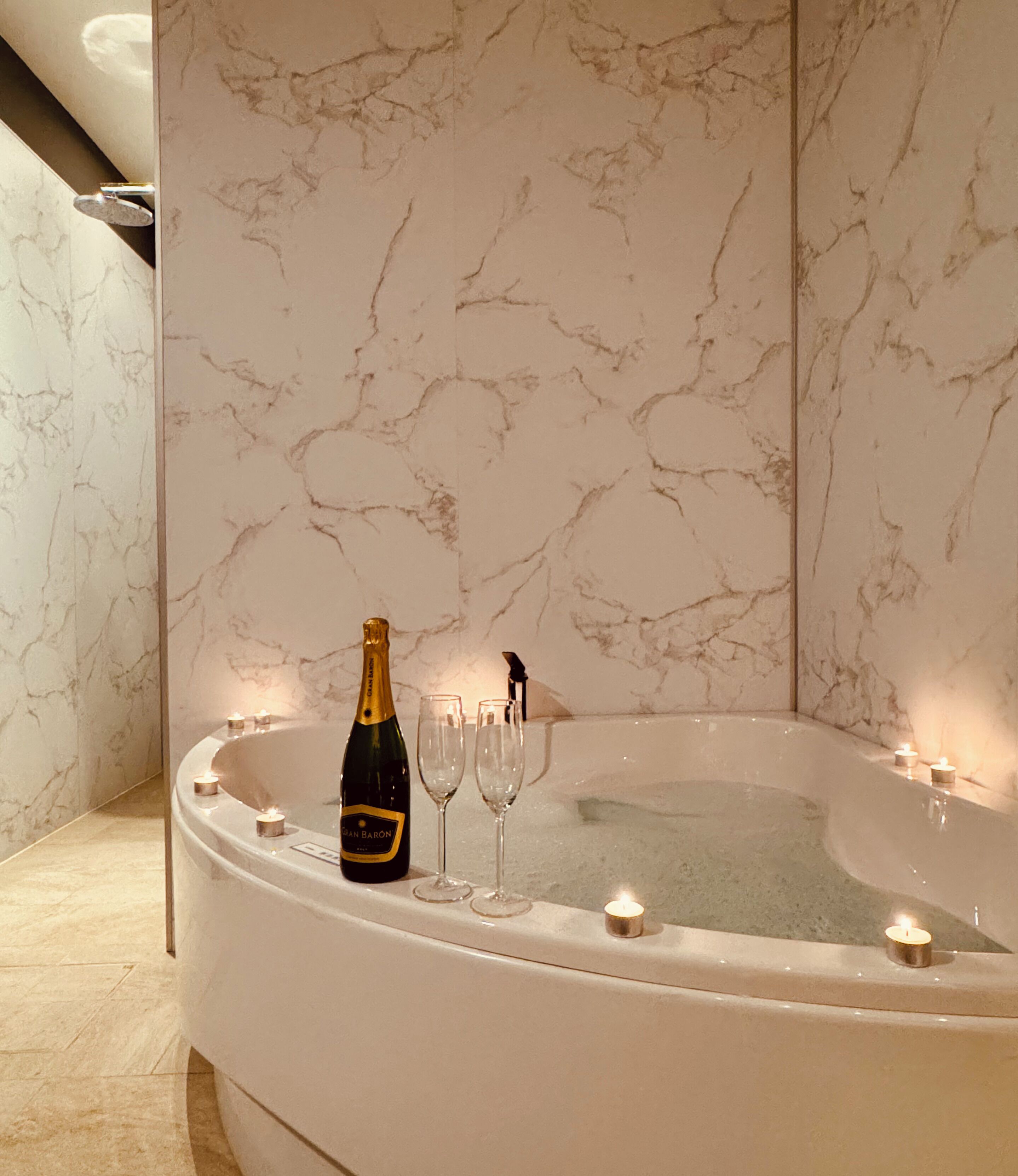 Premium Studio Suite | Free WiFi, bed sheets