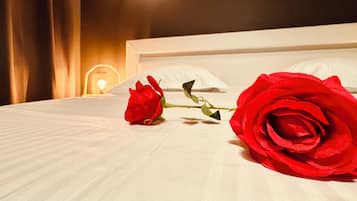 Premium Studio Suite | Free WiFi, bed sheets