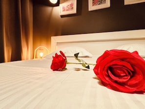 Premium Studio Suite | Free WiFi, bed sheets - The Rose Suites (Bruges)