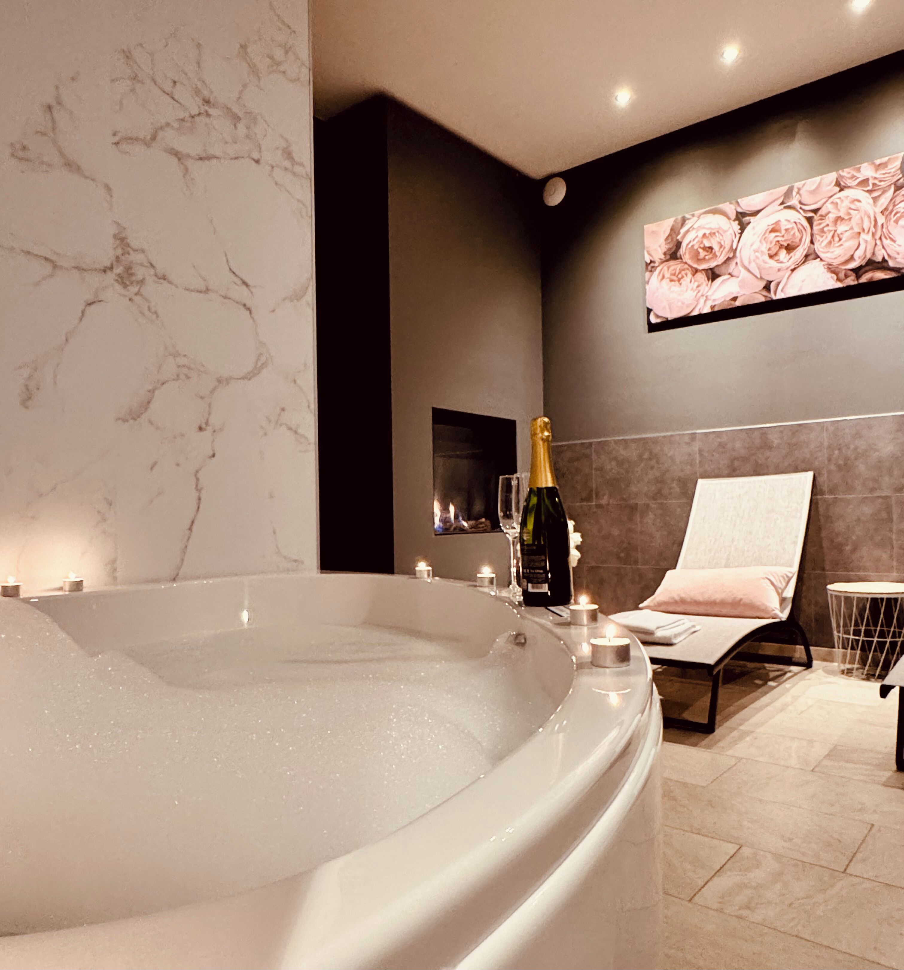 Premium Studio Suite | Free WiFi, bed sheets