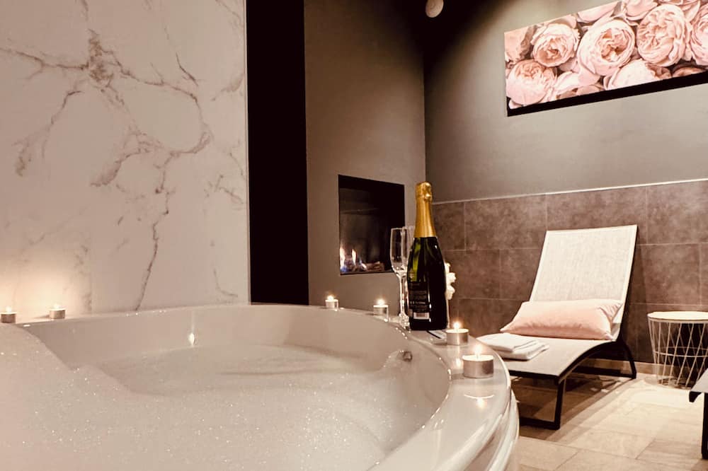 The Rose Suites