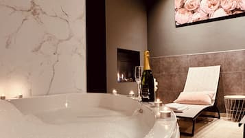 Premium Studio Suite | Free WiFi, bed sheets