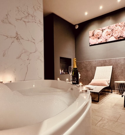 Premium Studio Suite. The Rose Suites