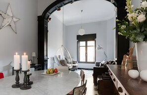 Unclassified image, 4 of 31, button - Apartment 'Sevilla A Los Pies De La Giralda' with Balcony, Wi-Fi and Air Conditioning (Sevilla)